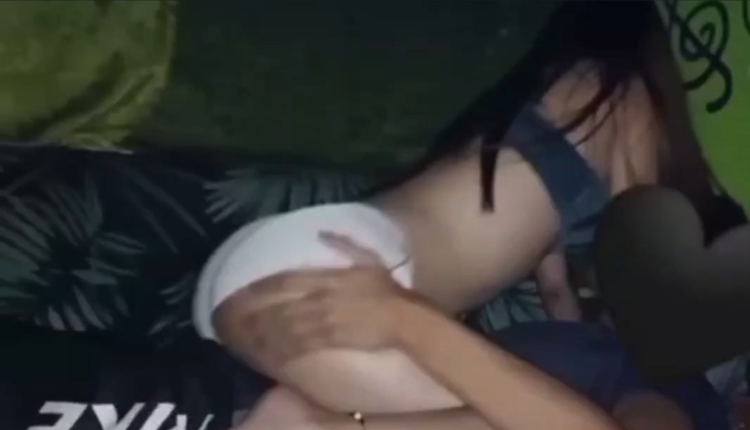 Cewe Binal Goyangin Pacar Di Tongkrongan